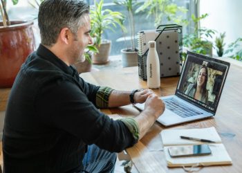 Como se preparar para uma entrevista de emprego online