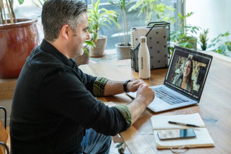 Como se preparar para uma entrevista de emprego online